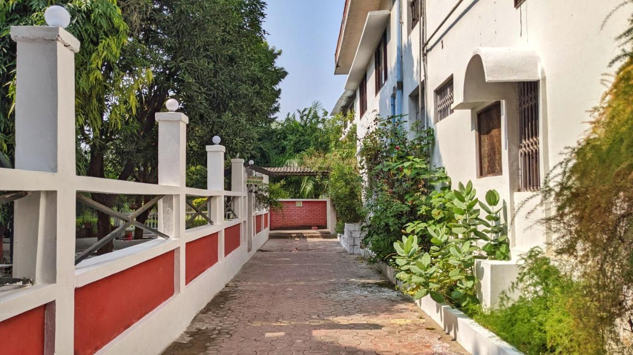 Headquarter Khajuraho Hostel Bagian luar foto