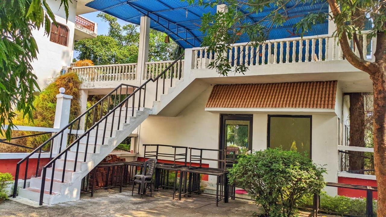 Headquarter Khajuraho Hostel Bagian luar foto