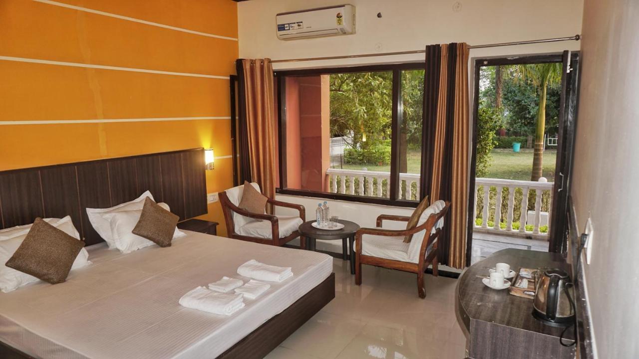 Headquarter Khajuraho Hostel Bagian luar foto