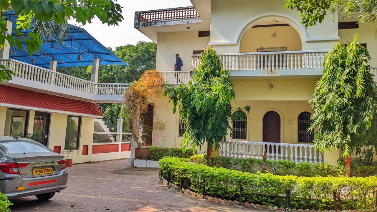 Headquarter Khajuraho Hostel Bagian luar foto