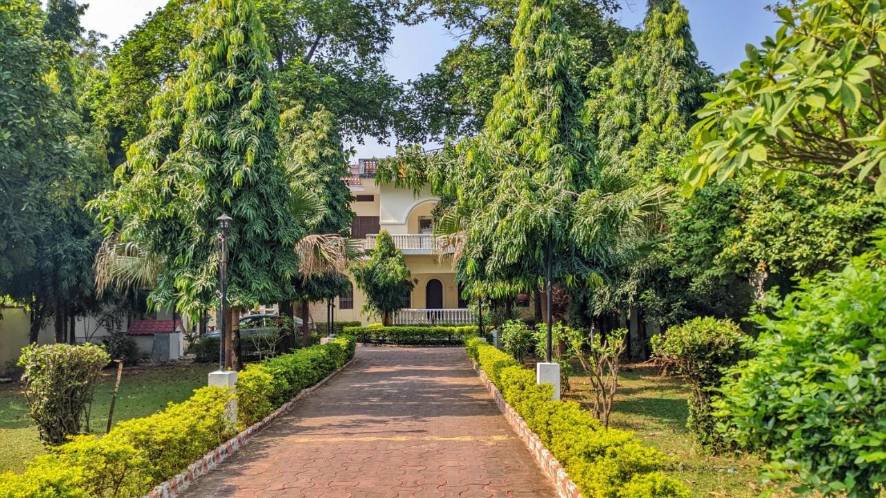 Headquarter Khajuraho Hostel Bagian luar foto