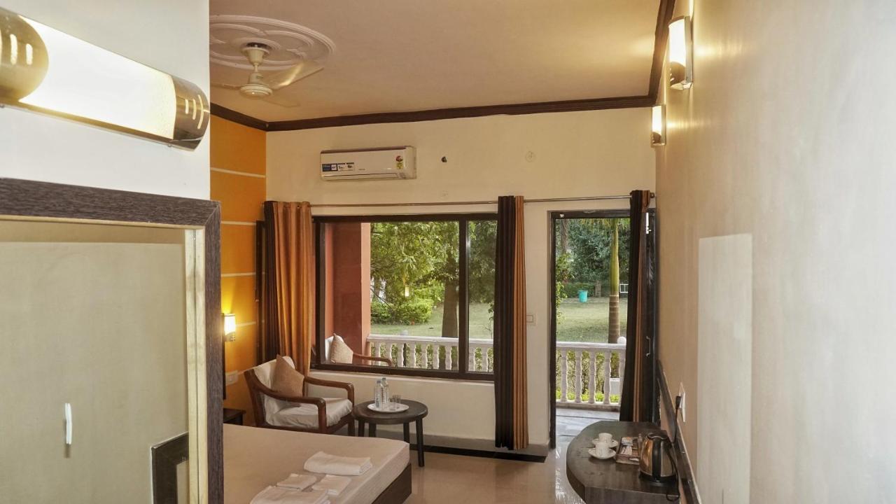 Headquarter Khajuraho Hostel Bagian luar foto